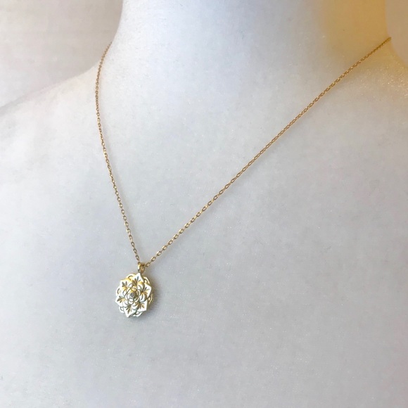 ✨The Golden Lotus Necklace✨ - Picture 7 of 10